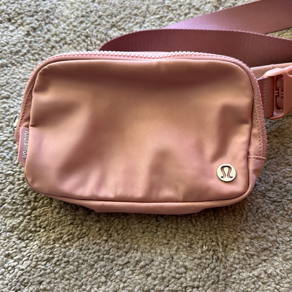 Lululemon Everywhere Belt Bag 1L